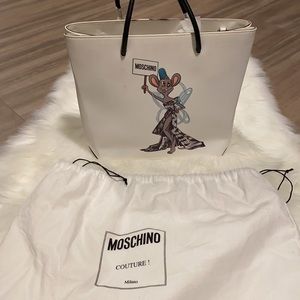 White small tote with black handles also could be carried with any look.